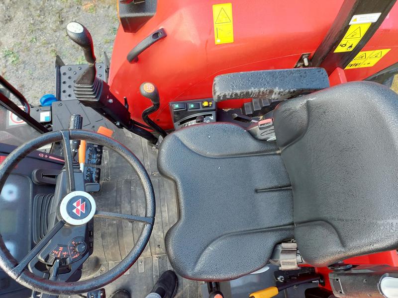 Tractors  MF4710 Photo